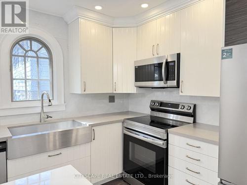 Kitchen - 60 Hillview Drive, Newmarket, ON 