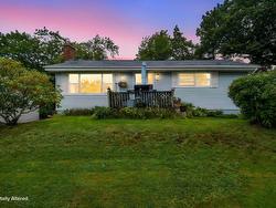 10 Caudle Park Crescent  Lower Sackville, NS B4C 1Z2