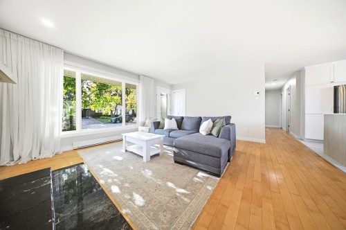 Salon - 1636 Rue Des Sittelles, Saguenay (Chicoutimi), QC 