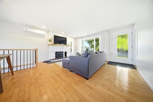 Salon - 1636 Rue Des Sittelles, Saguenay (Chicoutimi), QC 