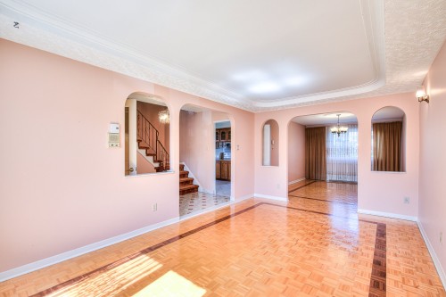 Salon - 508 Av. De Chambly, Laval (Chomedey), QC 