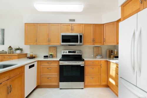 7436 East Saanich Rd, Central Saanich, BC 