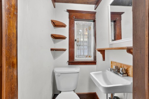 Salle d'eau - 151 Av. Cornwall, Mont-Royal, QC 