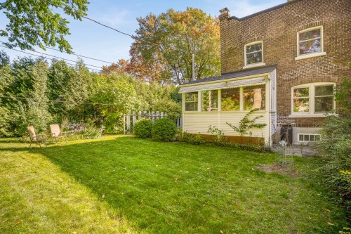 Cour - 151 Av. Cornwall, Mont-Royal, QC 