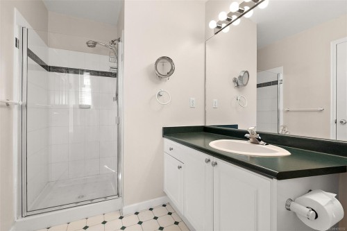 #106-1110 Willow St, Saanich, BC 