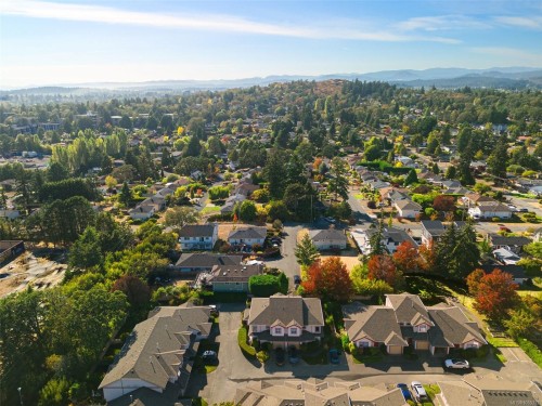 #106-1110 Willow St, Saanich, BC 
