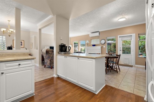 #106-1110 Willow St, Saanich, BC 