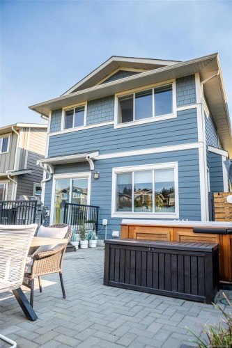 398 Bonaparte St, Colwood, BC 