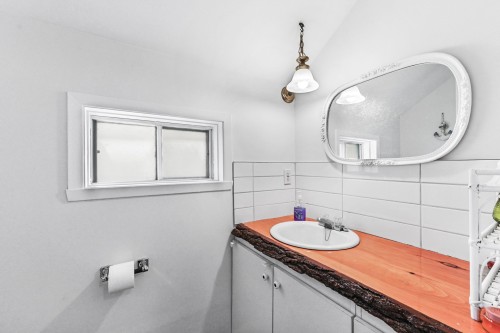 Salle de bains - 27 Av. De Venise O., Venise-En-Québec, QC 