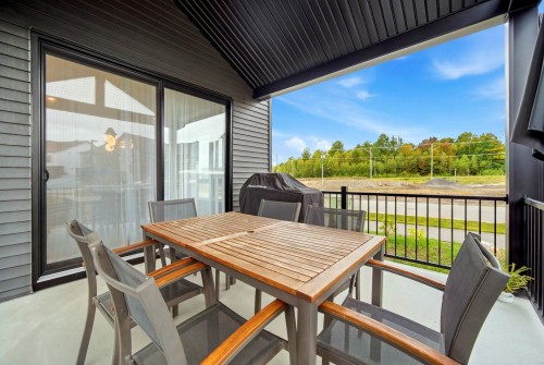 Balcon - 5 Rue De L'Écurie, Bromont, QC 