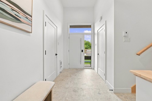 Hall d'entrée/Vestibule - 5 Rue De L'Écurie, Bromont, QC 