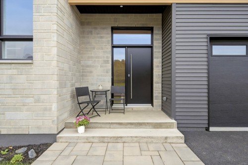 Entrée extérieure - 5 Rue De L'Écurie, Bromont, QC 