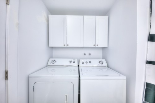 Salle de lavage - 12830  - 12836 Rue Évangéline-Gallant, Montréal (Rivière-Des-Prairies/Pointe-Aux-Trembles), QC 