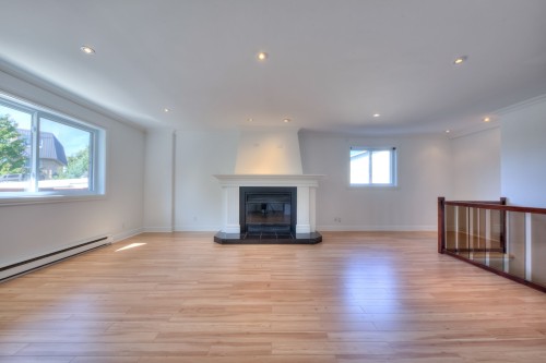 Salon - 12830  - 12836 Rue Évangéline-Gallant, Montréal (Rivière-Des-Prairies/Pointe-Aux-Trembles), QC 