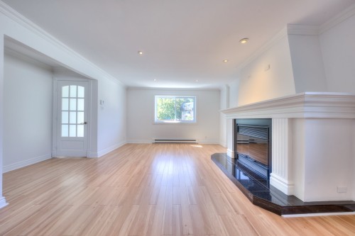 Salon - 12830  - 12836 Rue Évangéline-Gallant, Montréal (Rivière-Des-Prairies/Pointe-Aux-Trembles), QC 