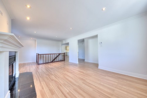 Salon - 12830  - 12836 Rue Évangéline-Gallant, Montréal (Rivière-Des-Prairies/Pointe-Aux-Trembles), QC 