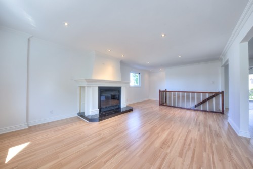 Salon - 12830  - 12836 Rue Évangéline-Gallant, Montréal (Rivière-Des-Prairies/Pointe-Aux-Trembles), QC 