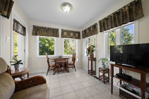 Sun Room - 256 23E Avenue, Saint-Zotique, QC 