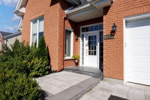 Entry - 256 23E Avenue, Saint-Zotique, QC 