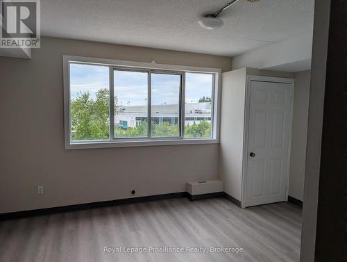 4 - 1837 LANSDOWNE STREET W , Peterborough (Otonabee Ward 1), Ontario K9K 1R4 5