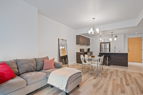 Salon - 207-6201 Rue D'Angora, Terrebonne (Lachenaie), QC 