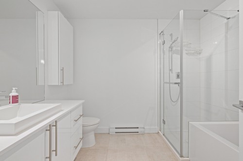 Salle de bains - 207-6201 Rue D'Angora, Terrebonne (Lachenaie), QC 