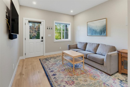 1159 Sluggett Rd, Central Saanich, BC 