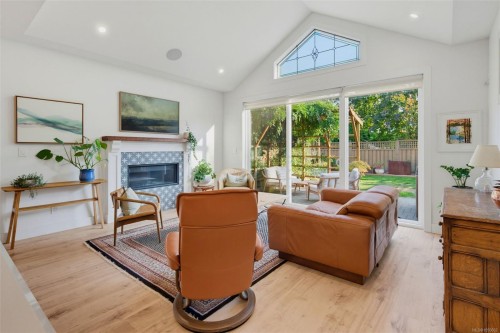1159 Sluggett Rd, Central Saanich, BC 