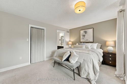 825 Booth Avenue, Innisfil, ON 
