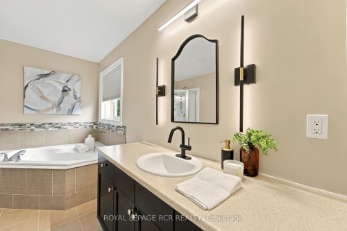 825 Booth Avenue, Innisfil, ON 