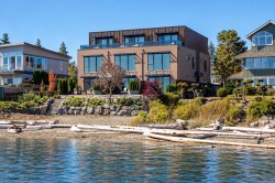 #1-2525 Rothesay Ave Sidney, BC V8L 2B9