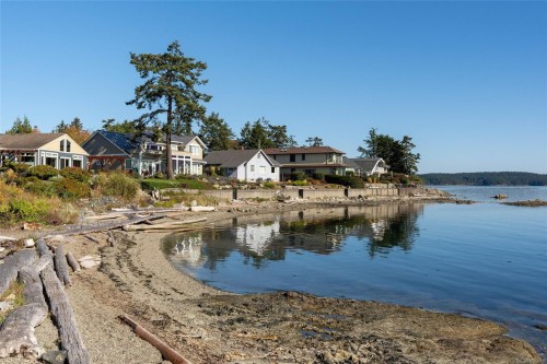 #1-2525 Rothesay Ave, Sidney, BC 