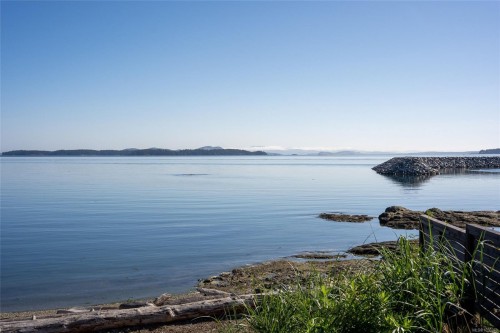 #1-2525 Rothesay Ave, Sidney, BC 