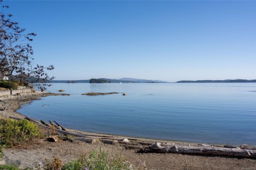 #1-2525 Rothesay Ave, Sidney, BC 