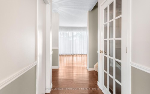 1-6650 Falconer Drive, Mississauga, ON 