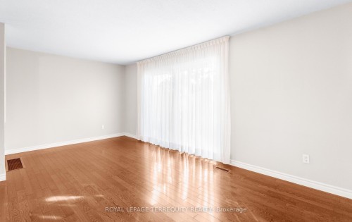 1-6650 Falconer Drive, Mississauga, ON 