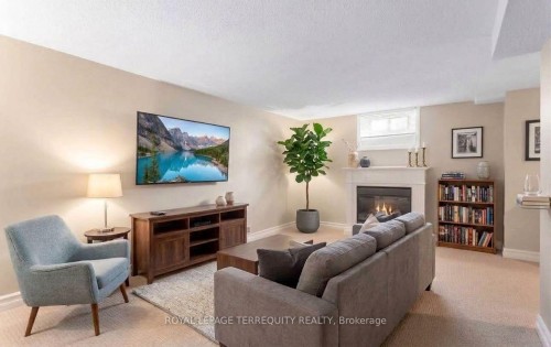 1-6650 Falconer Drive, Mississauga, ON 