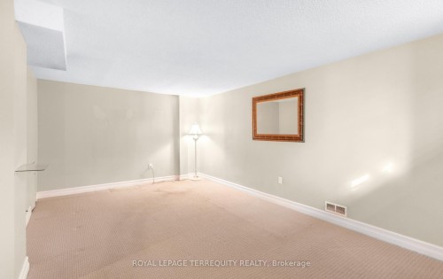 1-6650 Falconer Drive, Mississauga, ON 