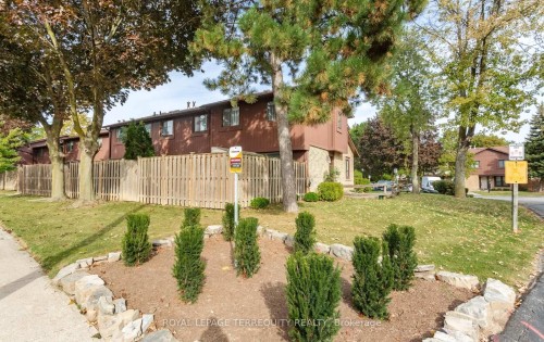 1-6650 Falconer Drive, Mississauga, ON 