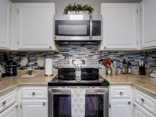 #201-1215 Bay St, Victoria, BC 