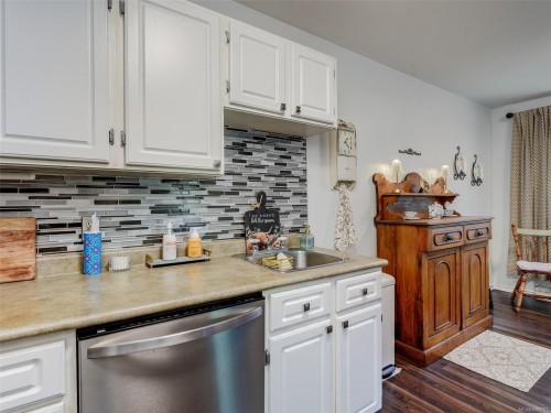 #201-1215 Bay St, Victoria, BC 