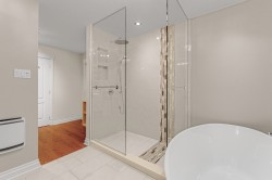 Salle de bains attenante à la CCP - 