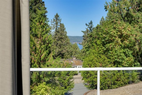 1215 Cloake Hill Rd, North Saanich, BC 