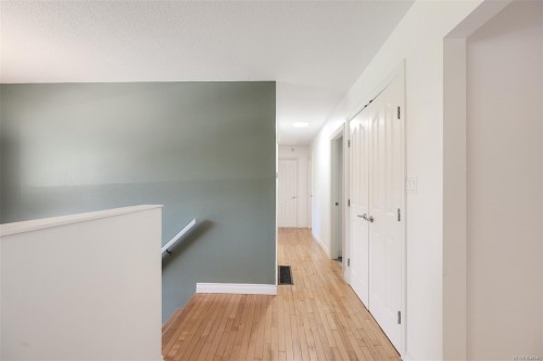 1215 Cloake Hill Rd, North Saanich, BC 