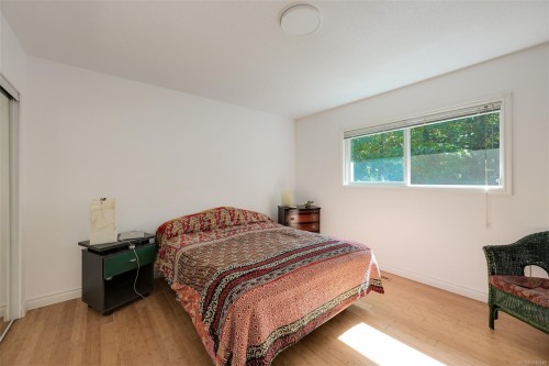 1215 Cloake Hill Rd, North Saanich, BC 
