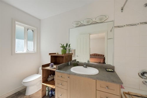 1215 Cloake Hill Rd, North Saanich, BC 