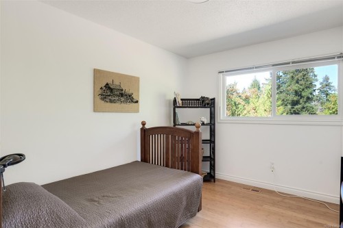 1215 Cloake Hill Rd, North Saanich, BC 