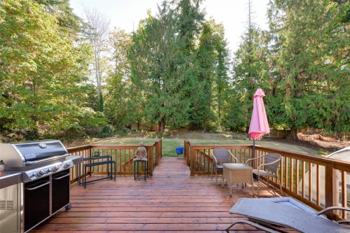 1215 Cloake Hill Rd, North Saanich, BC 