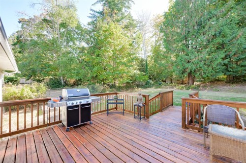 1215 Cloake Hill Rd, North Saanich, BC 