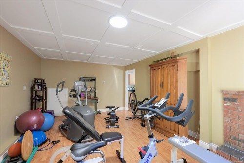 1215 Cloake Hill Rd, North Saanich, BC 
